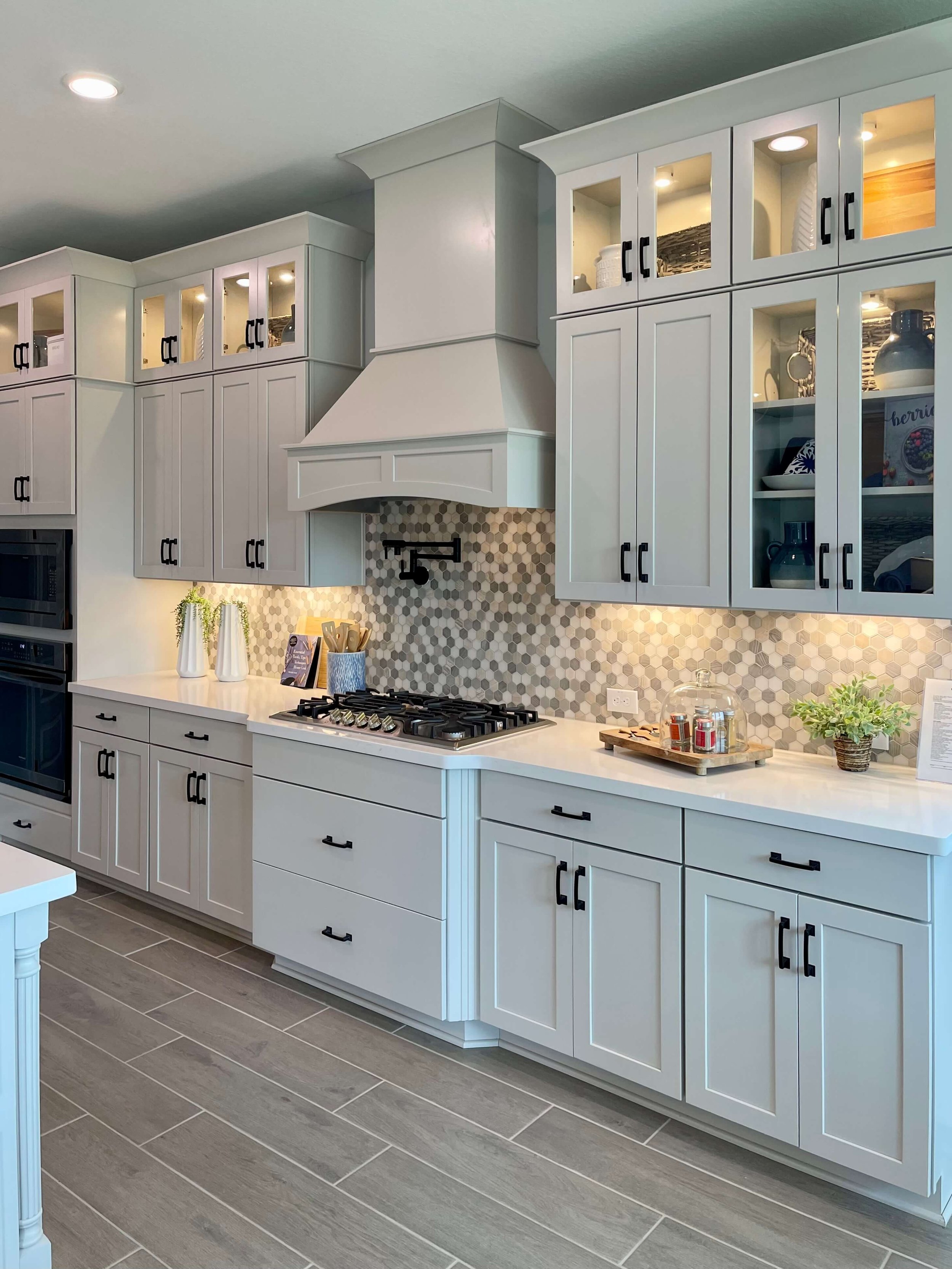 5 Tips for Designing a Range Hood Wall in Your Kitchen DESIGNED